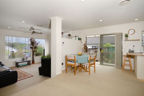 Photo of property in 22 Carnelian Court, Westgate, Auckland, 0614