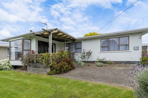 Photo of property in 24 Karaka Crescent, Levin, 5510