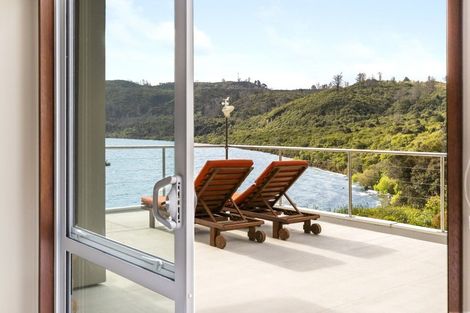 Photo of property in 26 Whakamoenga Point, Acacia Bay, Taupo, 3385