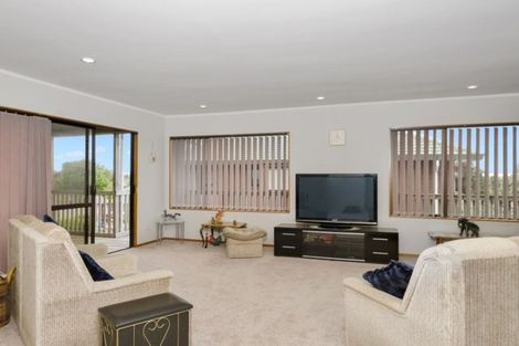 Photo of property in 109 Wiseley Road, West Harbour, Auckland, 0618