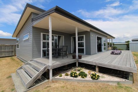 Photo of property in 124 Rangiora Crescent, Matarangi, Whitianga, 3592