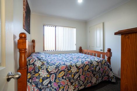 Photo of property in 63 Castlefinn Drive, Weymouth, Auckland, 2103