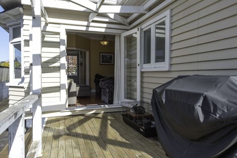 Photo of property in 263 Huatoki Street, Upper Vogeltown, New Plymouth, 4310