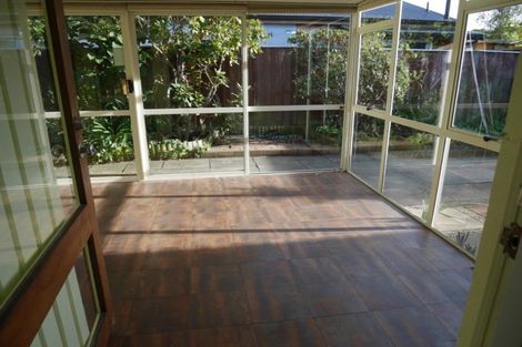 Photo of property in 32 Raekura Place, Redcliffs, Christchurch, 8081