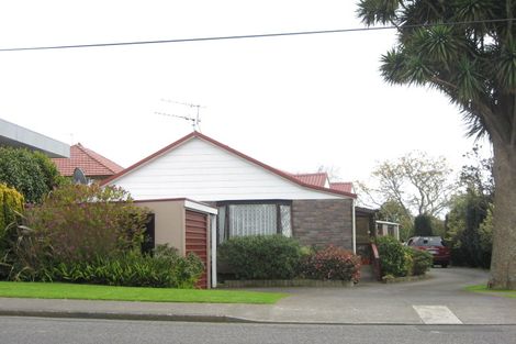 Photo of property in 2/42 South Road, Blagdon, New Plymouth, 4310