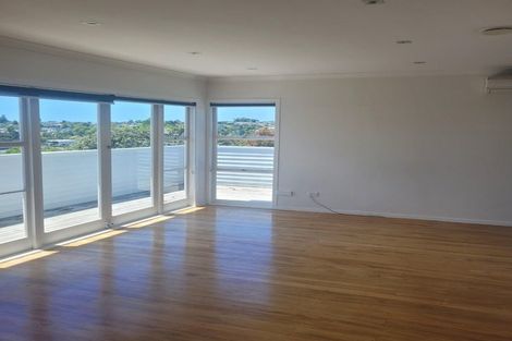 Photo of property in 11 Woodside Avenue, Northcote, Auckland, 0627