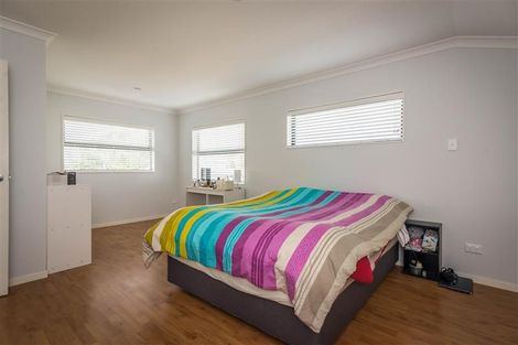 Photo of property in 1 Harding Avenue, Te Atatu South, Auckland, 0610