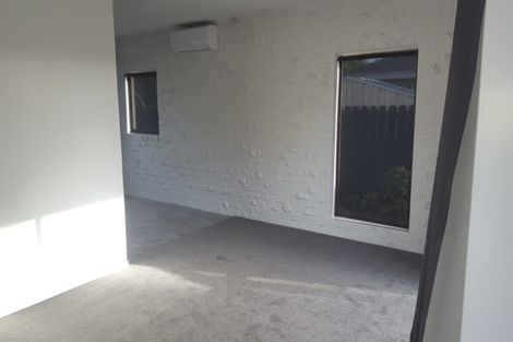 Photo of property in 2/19 Beaumaris Way, Conifer Grove, Takanini, 2112