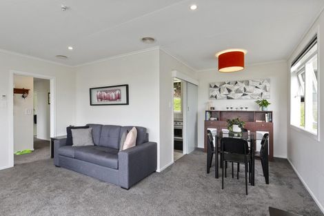 Photo of property in 127 Ruskin Road, Newlands, Wellington, 6037