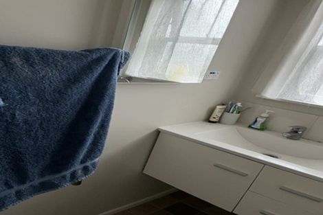 Photo of property in 1/7 The Rosebowl, Sunnyhills, Auckland, 2010