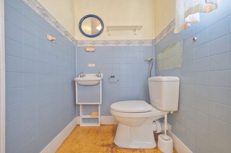 Photo of property in 20 Sullivan Avenue, Mangere Bridge, Auckland, 2022