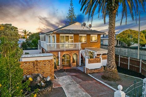 Photo of property in 1/100 Titirangi Road, New Lynn, Auckland, 0600