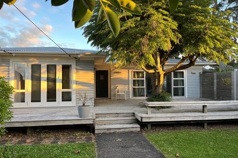 Photo of property in 99 Gloria Avenue, Te Atatu Peninsula, Auckland, 0610