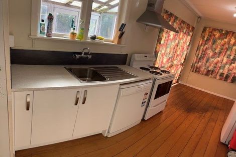 Photo of property in 33 Jillett Street, Titahi Bay, Porirua, 5022