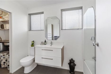 Photo of property in 97 Kahu Road, Paremata, Porirua, 5024