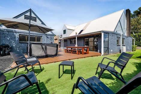 Photo of property in 76a Paynters Avenue, Strandon, New Plymouth, 4312