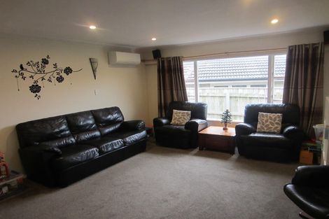 Photo of property in 2 Fyvie Avenue, Tawa, Wellington, 5028