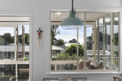 Photo of property in 37 Mcfarlane Street, Oakura, 4314