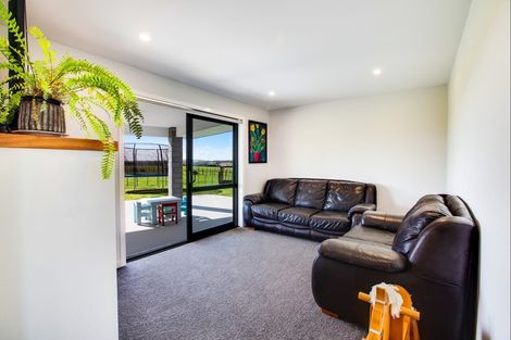 Photo of property in 115 Holmes Road, Waiuku, 2682
