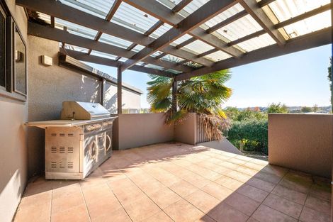 Photo of property in 10 Strata View, Western Heights, Hamilton, 3200