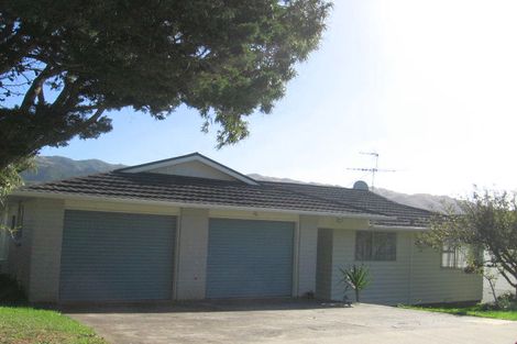 Photo of property in 4 Lupin Terrace, Tawa, Wellington, 5028