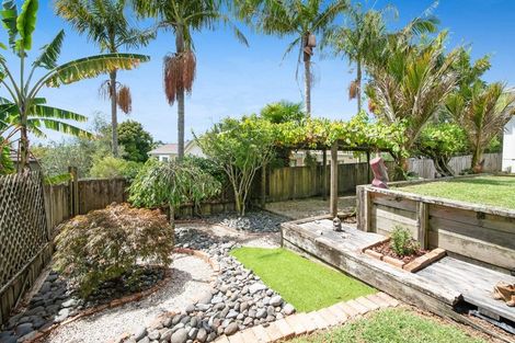 Photo of property in 10 Jacanas Place, Unsworth Heights, Auckland, 0632