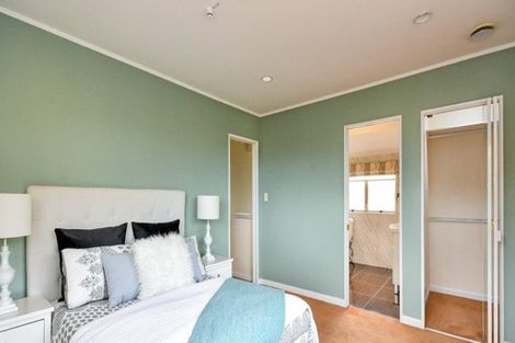 Photo of property in 5 Silkwood Grove, Totara Heights, Auckland, 2105