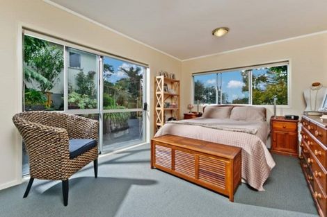 Photo of property in 65 Pupuke Road, Birkenhead, Auckland, 0627