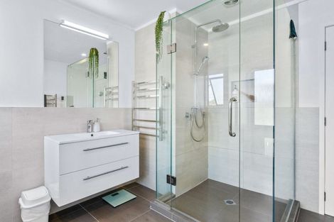 Photo of property in 10 Ardern Avenue, Stanmore Bay, Whangaparaoa, 0932