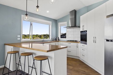 Photo of property in 3 Kapurau Lane, Merrilands, New Plymouth, 4312