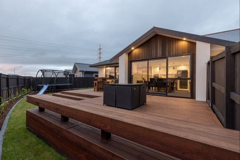 Photo of property in 2 Corsica Court, Fitzherbert, Palmerston North, 4410