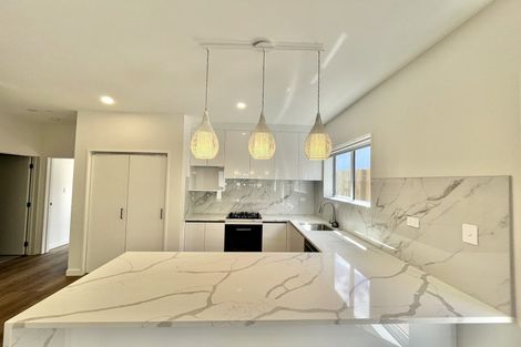 Photo of property in 7b Hanson Place, West Harbour, Auckland, 0618