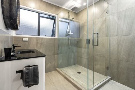 Photo of property in 14 David Beattie Place, Chatswood, Auckland, 0626