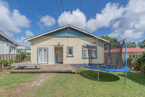 Photo of property in 140 Seddon Street, Pukekohe, 2120