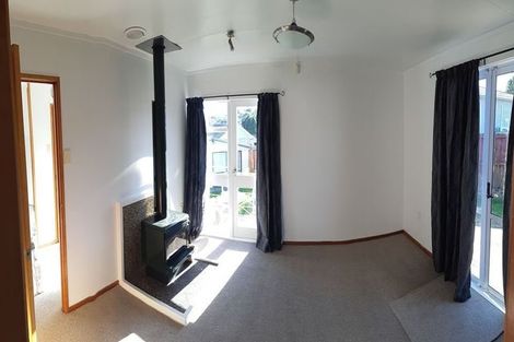 Photo of property in 6 Brougham Place, West Harbour, Auckland, 0618