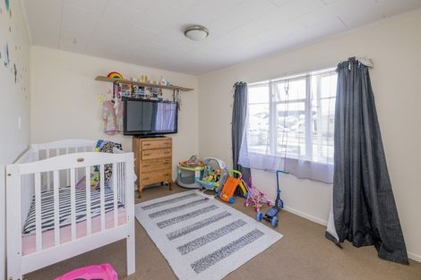 Photo of property in 4 Colenso Place, Otaki Beach, Otaki, 5512
