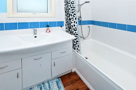 Photo of property in 33 Hill Crescent, Papakura, 2110