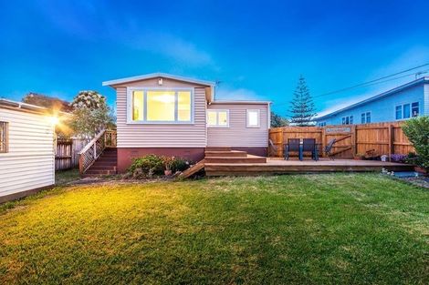 Photo of property in 70 Forrest Hill Road, Forrest Hill, Auckland, 0620