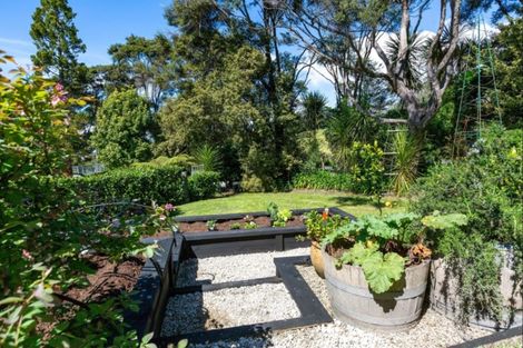 Photo of property in 2 Chenery Road, Red Beach, 0932