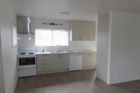 Photo of property in 71 Beaubank Road, Kelston, Auckland, 0602