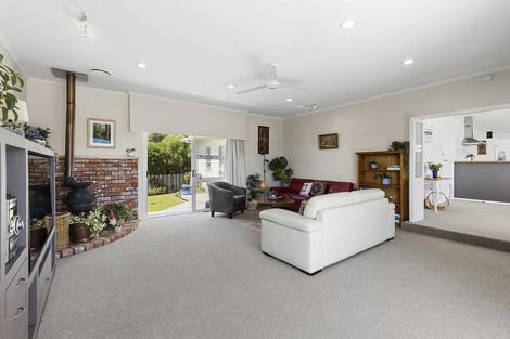 Photo of property in 3 Tirowhanga Road, Paremata, Porirua, 5024
