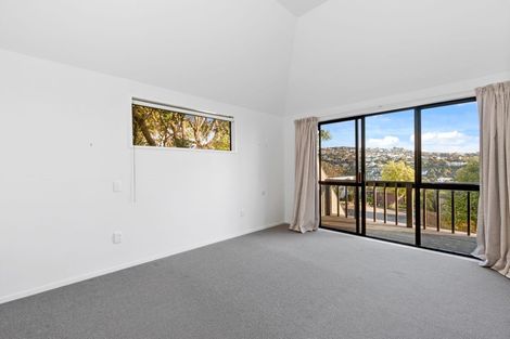 Photo of property in 20 Inverness Lane, Redcliffs, Christchurch, 8081