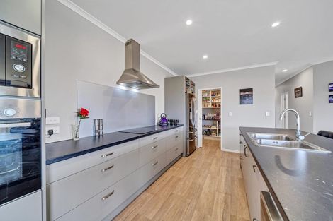 Photo of property in 8 Reremoana Close, Hawera, 4610