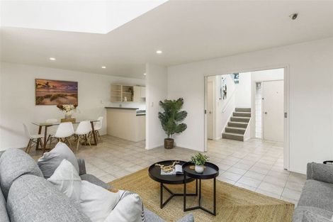 Photo of property in 2/110 Nayland Street, Sumner, Christchurch, 8081