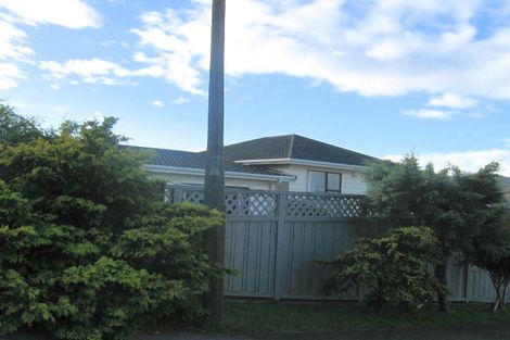 Photo of property in 80 Victory Crescent, Tawa, Wellington, 5028