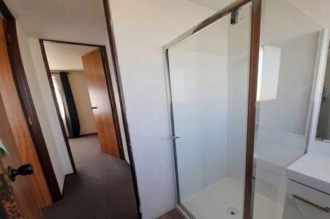 Photo of property in 11 Shifnal Drive, Randwick Park, Auckland, 2105