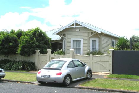 Photo of property in 29 Waimana Avenue, Northcote Point, Auckland, 0627