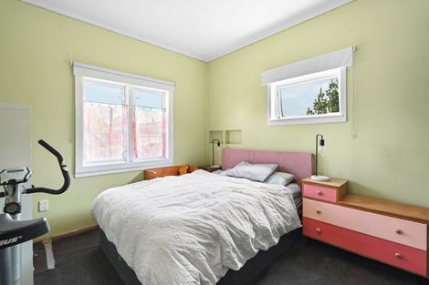 Photo of property in 35 Oxford Street, Fairfield, Hamilton, 3214