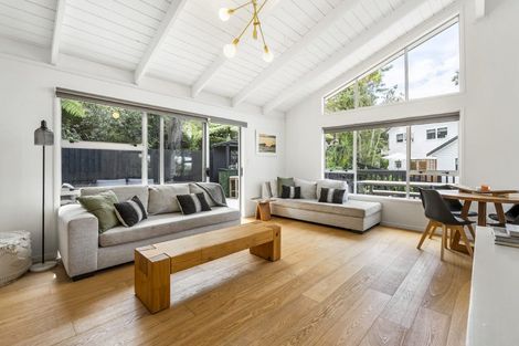 Photo of property in 2/31 Tui Glen Road, Birkenhead, Auckland, 0626