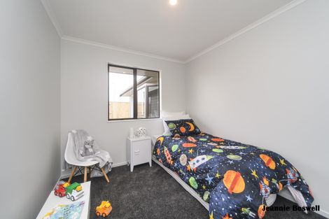 Photo of property in 4 Angelina Way, Kelvin Grove, Palmerston North, 4414